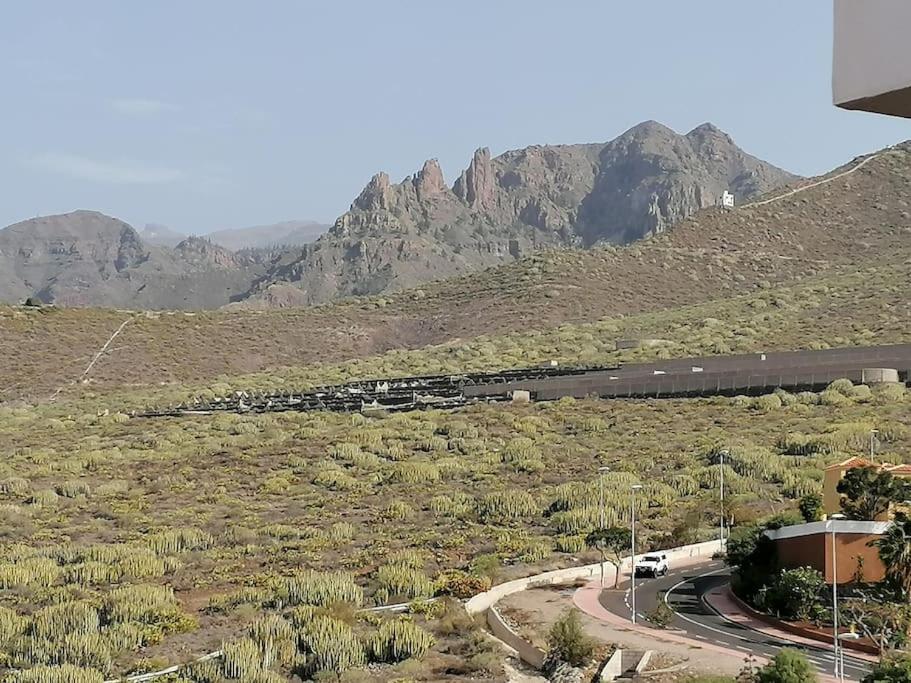 Rockin' View - 2 Bedroom Great Terrace, Parking, Pool Apartment *