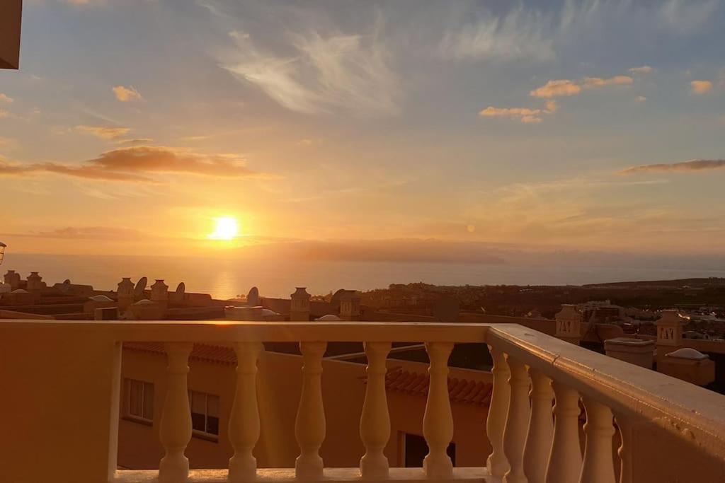 Rockin' View - 2 Bedroom Great Terrace, Parking, Pool Apartment